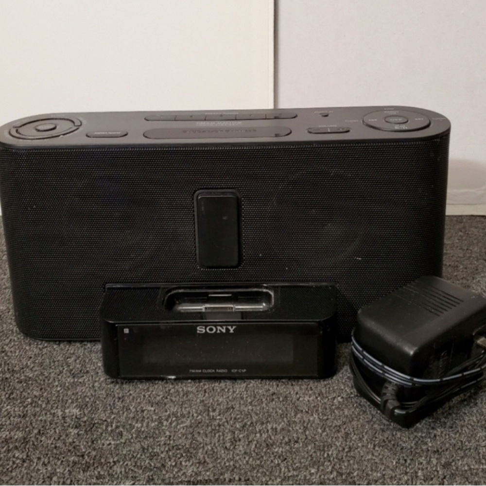 Sony Black Older iPod Speaker Alarm Clock Dock FM AM Radio